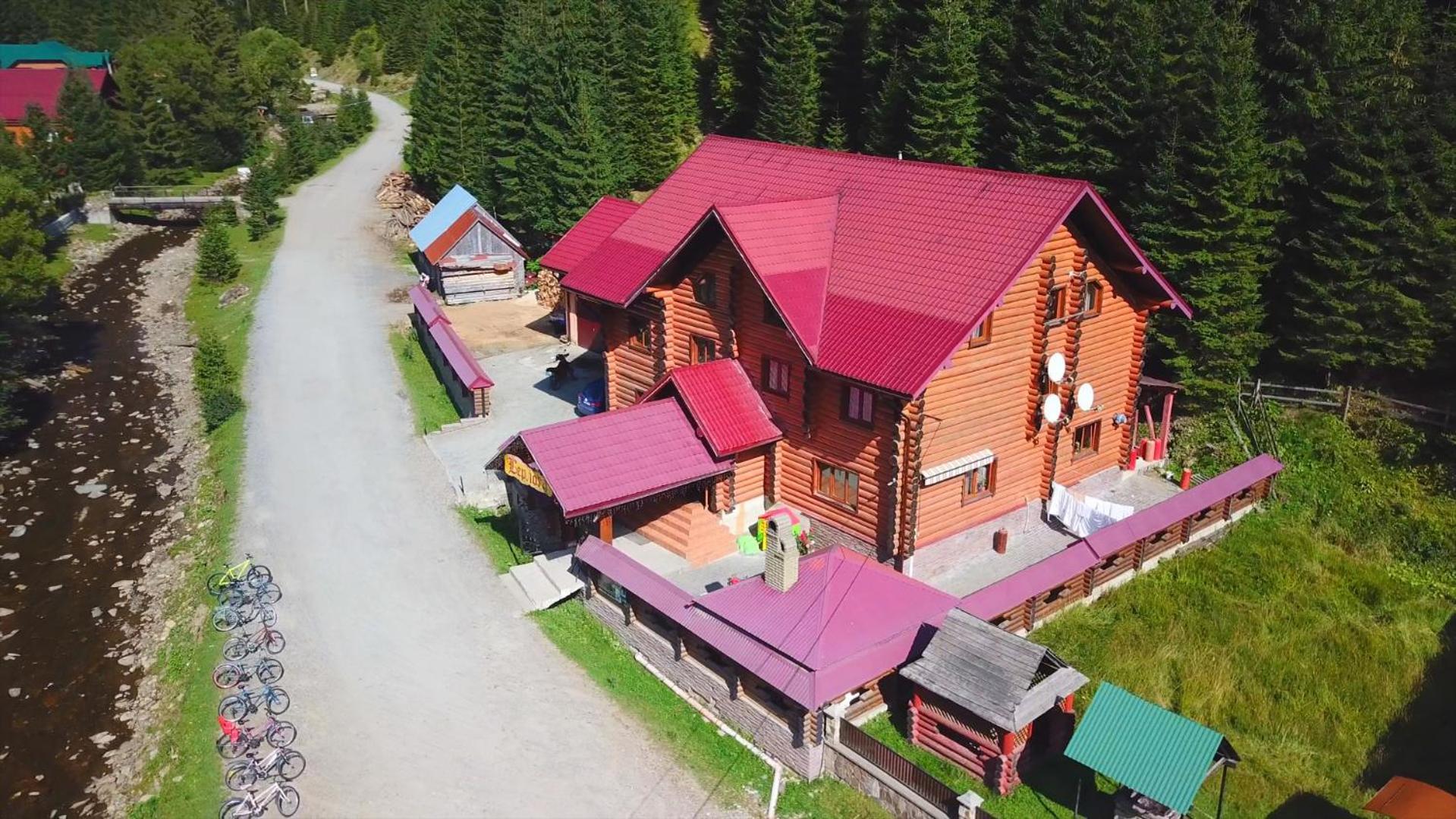Hotel Berloga-Sinevir Synevyrsʼka Polyana Extérieur photo
