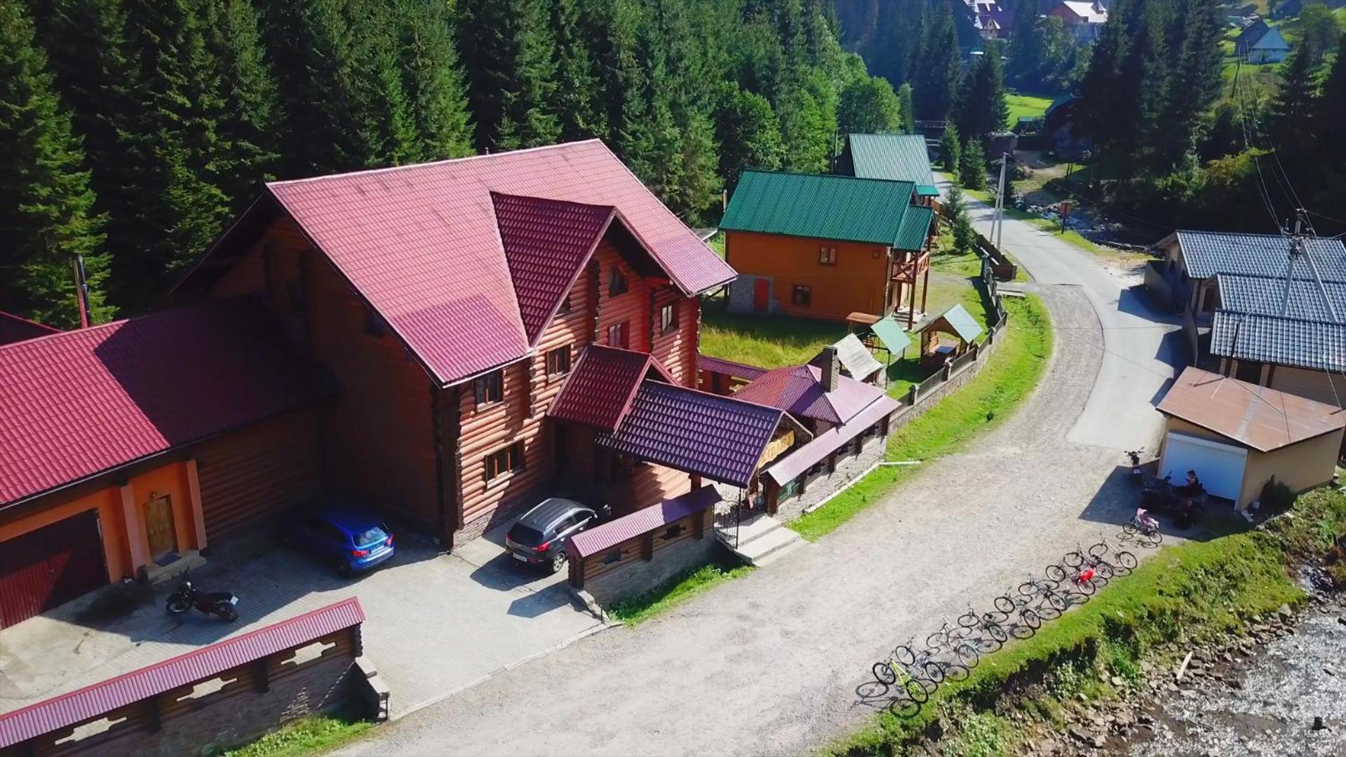 Hotel Berloga-Sinevir Synevyrsʼka Polyana Extérieur photo