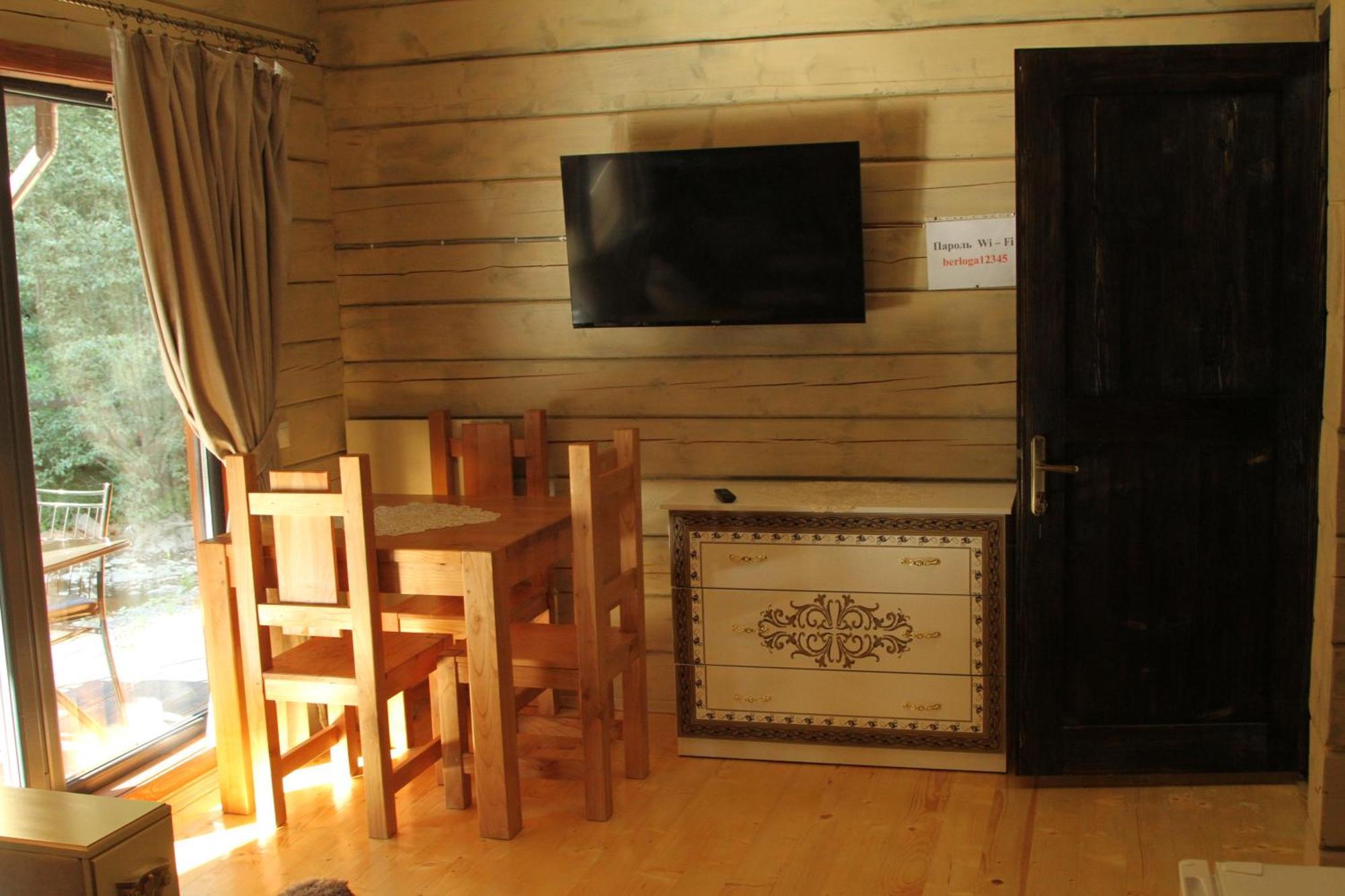 Hotel Berloga-Sinevir Synevyrsʼka Polyana Extérieur photo