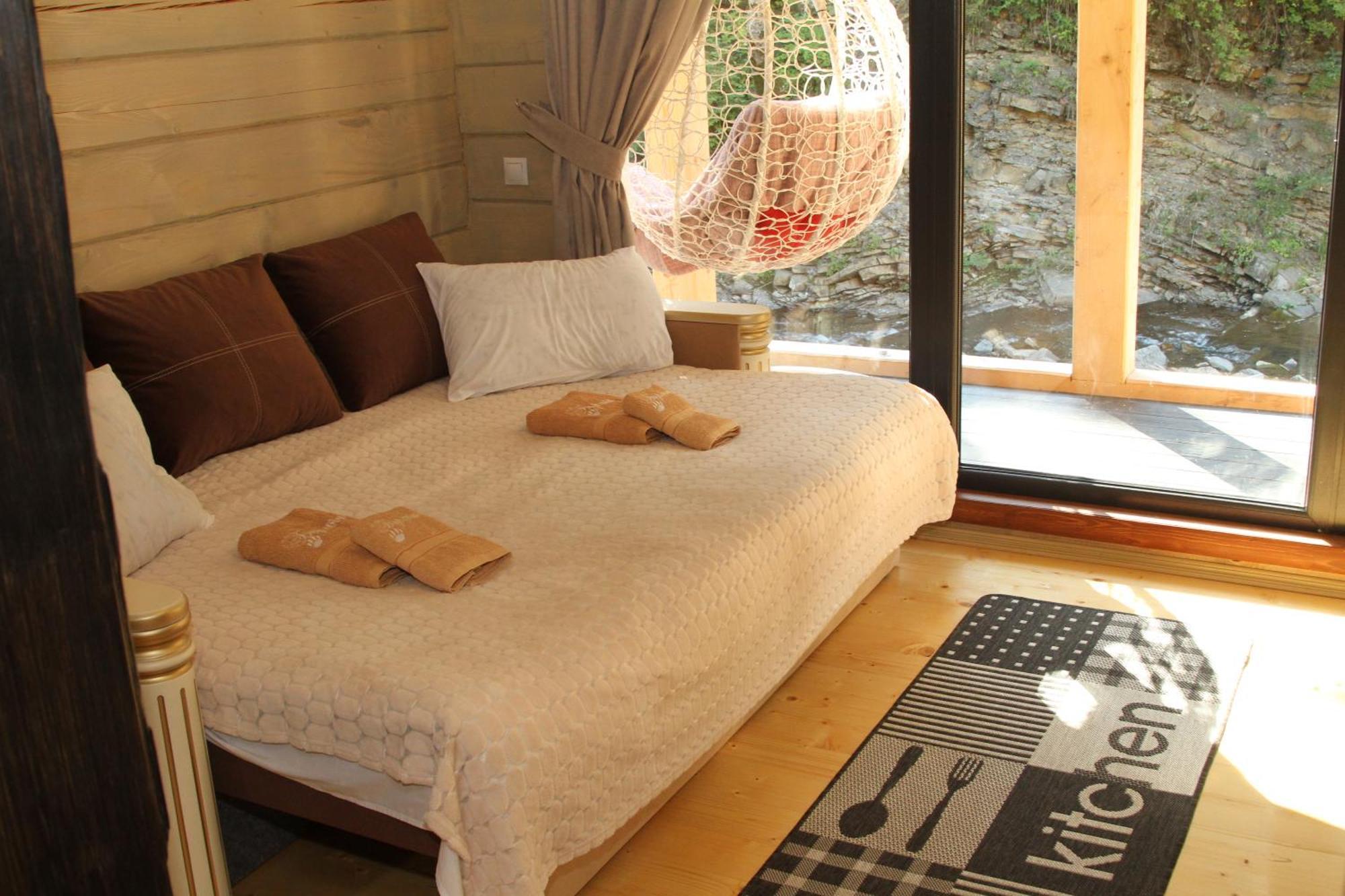 Hotel Berloga-Sinevir Synevyrsʼka Polyana Extérieur photo