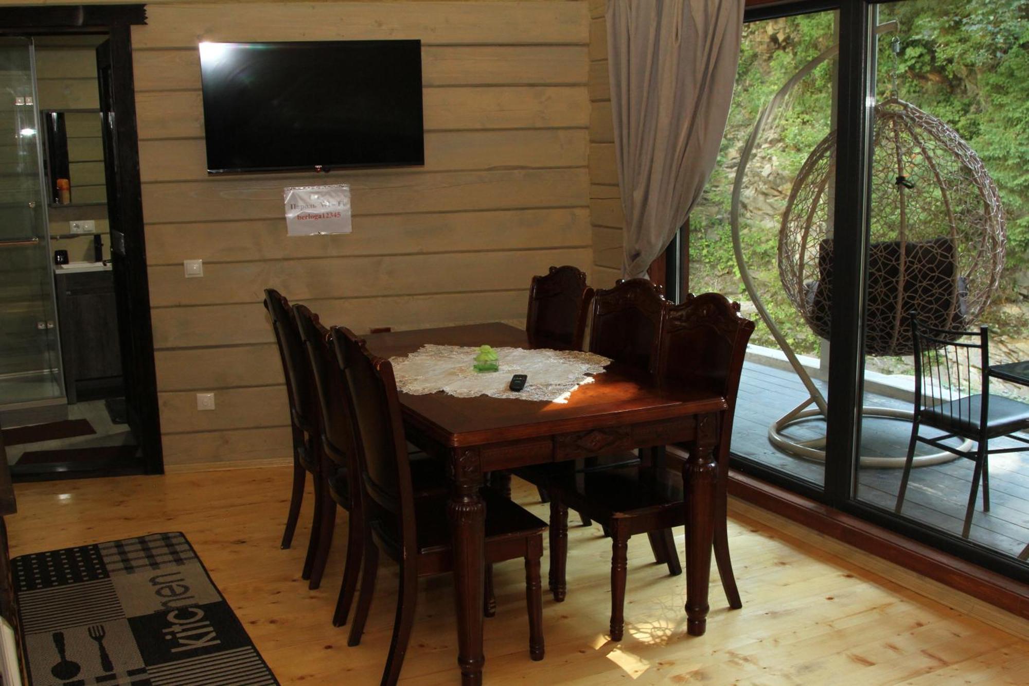 Hotel Berloga-Sinevir Synevyrsʼka Polyana Extérieur photo
