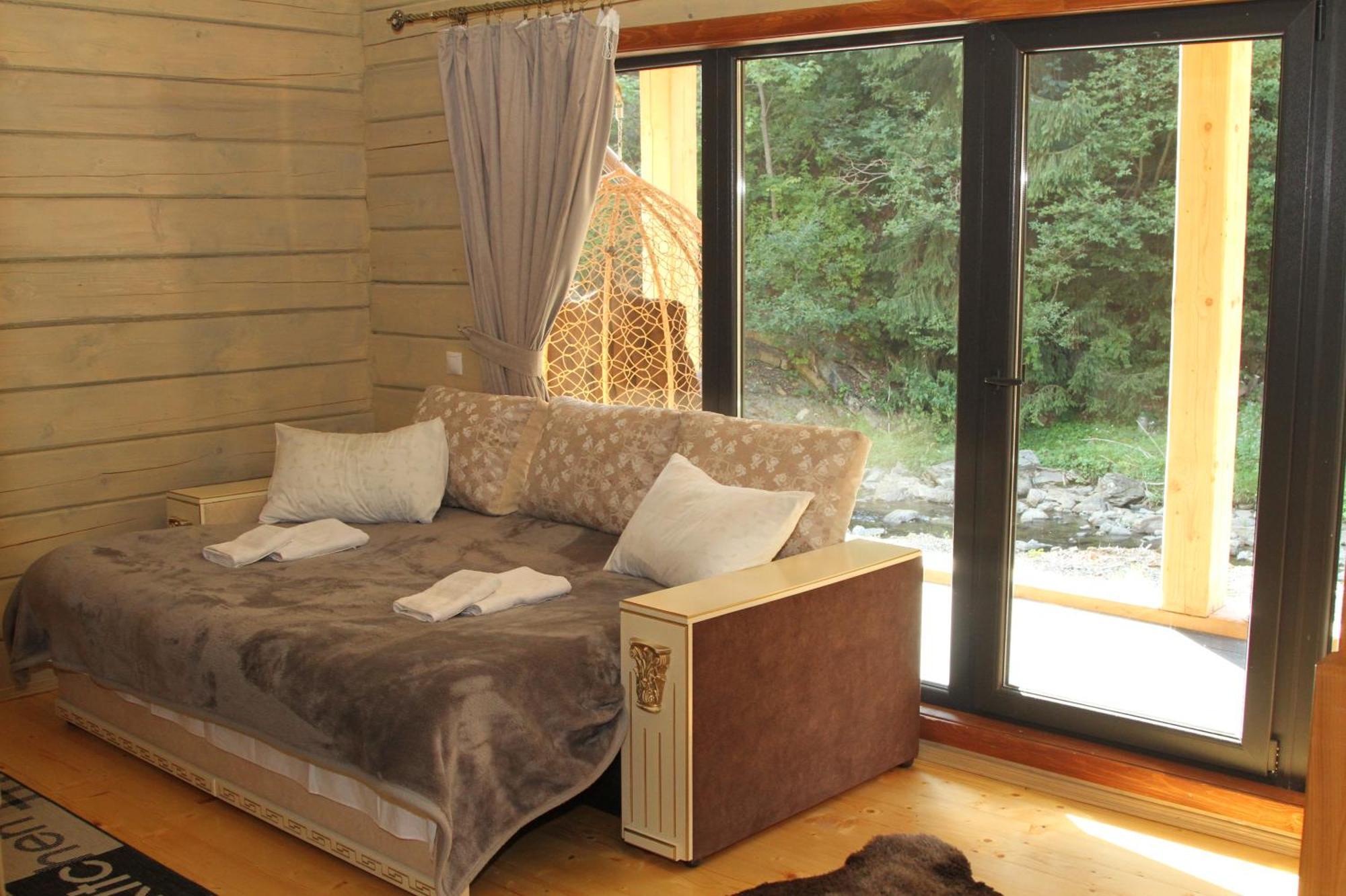 Hotel Berloga-Sinevir Synevyrsʼka Polyana Extérieur photo