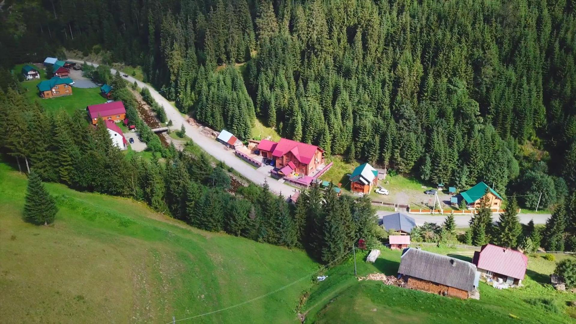 Hotel Berloga-Sinevir Synevyrsʼka Polyana Extérieur photo