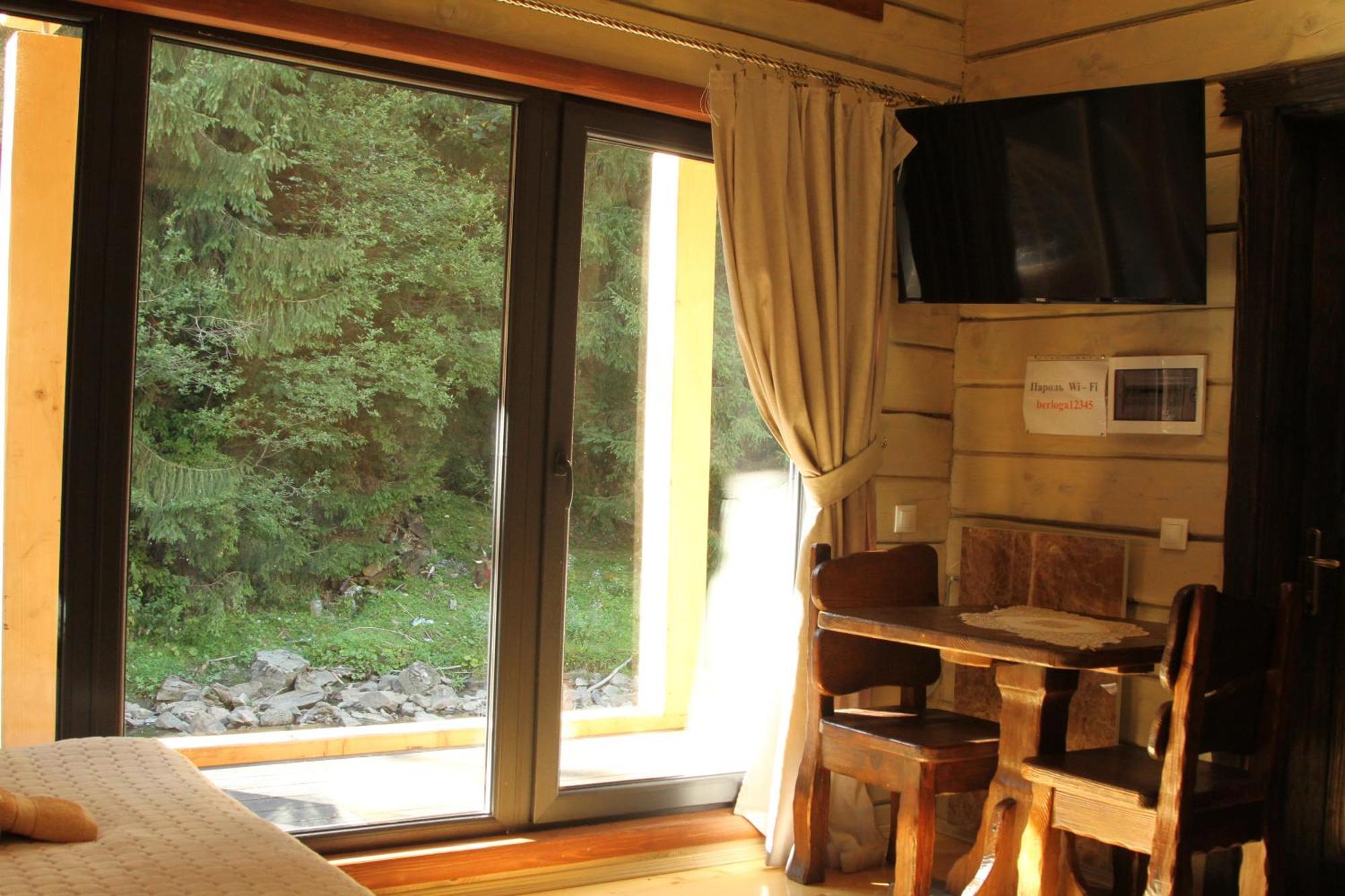 Hotel Berloga-Sinevir Synevyrsʼka Polyana Chambre photo