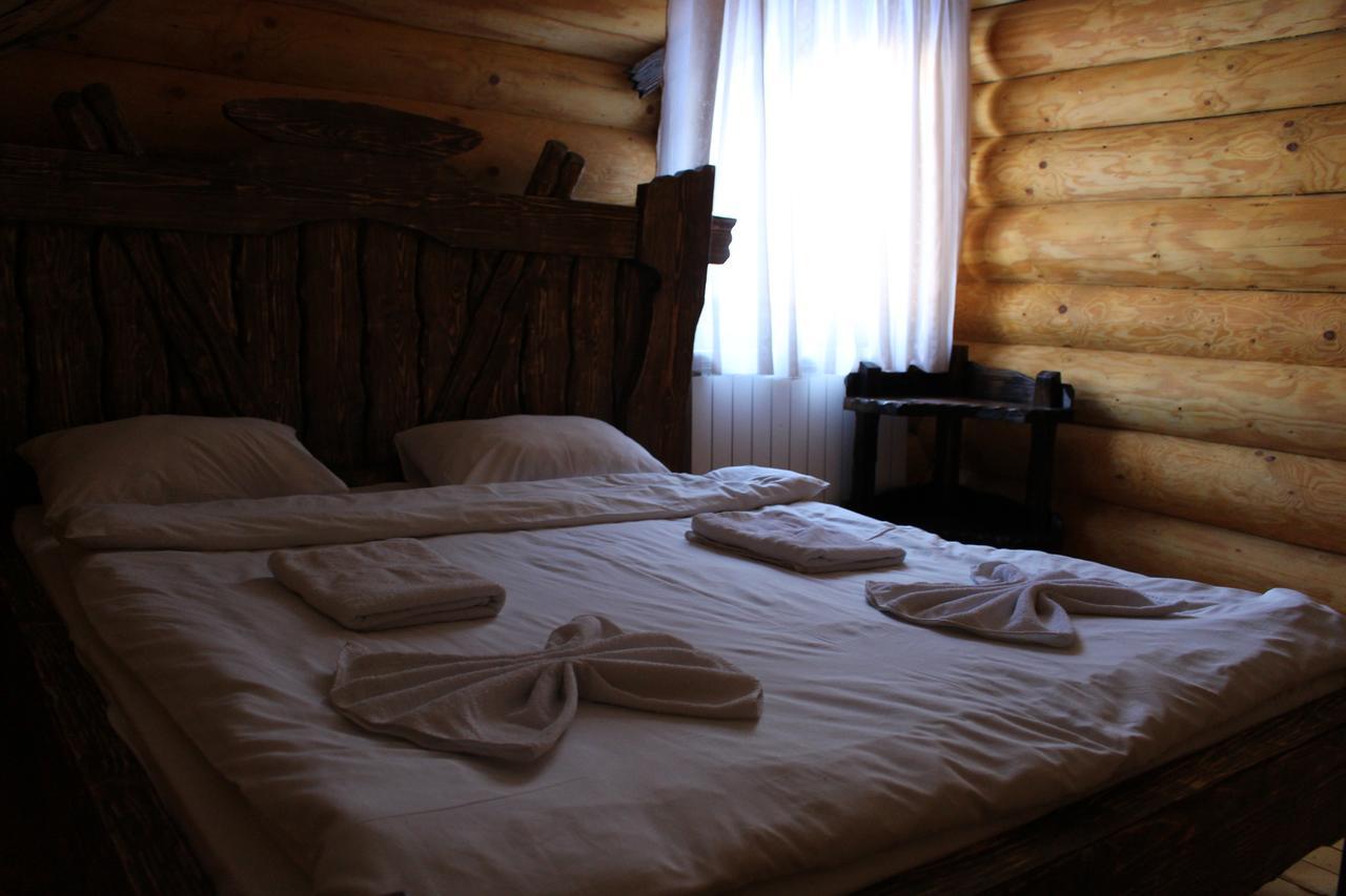 Hotel Berloga-Sinevir Synevyrsʼka Polyana Extérieur photo